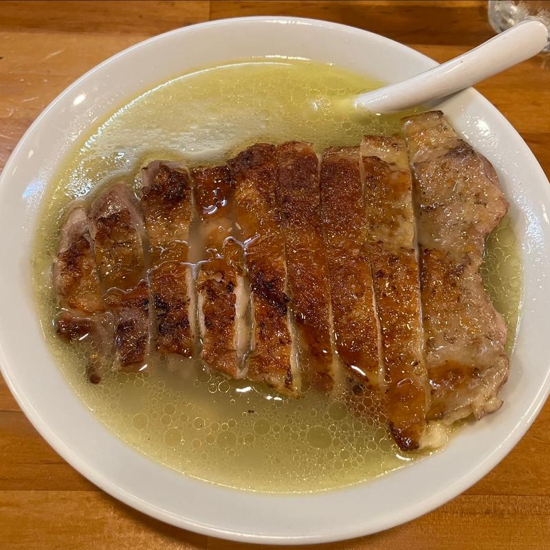 地鶏ﾁｬｰｼｭｰ地鶏塩〜大和肉鶏もも肉1枚乗せ(極汁美麺 umami)