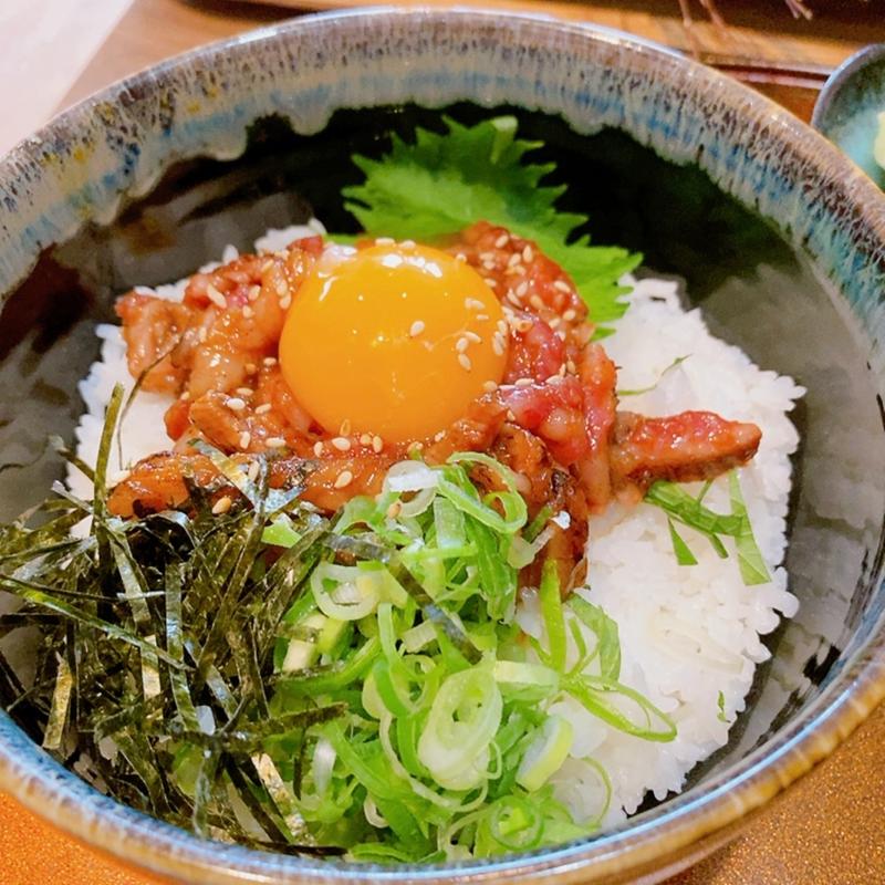 厳選牛ユッケ丼セット(旬の肉ダイニング exe9tive（エグゼクティブ）)