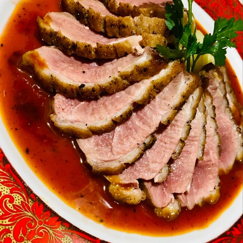鴨胸肉のロースト 赤オレンジソース(ガストロノミーア　サバニー)