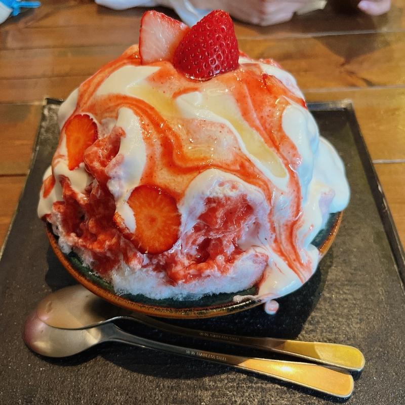 いちごヨーグルト(トウキョウ シェイブアイス ネコゴオリ (Tokyo Shave Ice necogoori))
