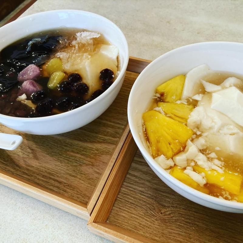 総合豆花と季節の豆花（パイナップル）(豆花甘露)