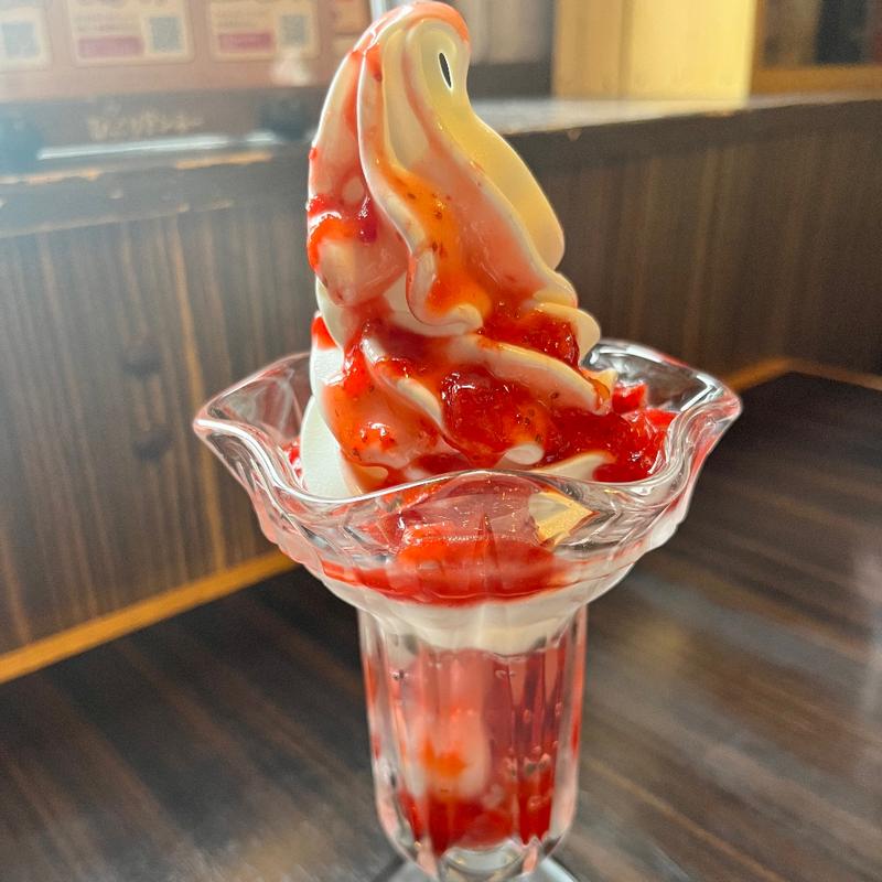 ストロベリーソフトクリーム(びっくりドンキー 大町店)