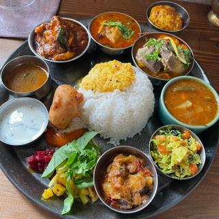 Curry全種(4種)+本日のおかず(toi印食店)