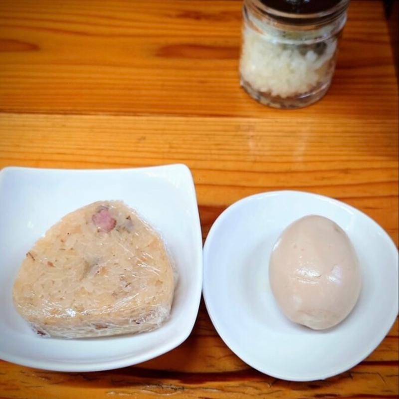 焼豚おにぎり　煮玉子(手打中華そば とら食堂)