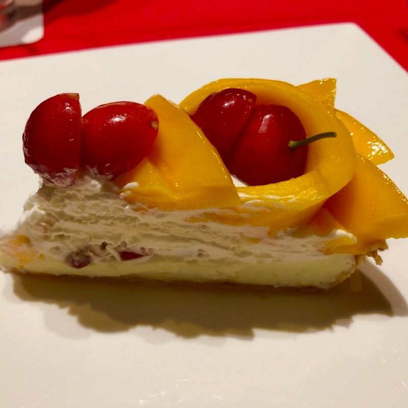 マンゴーとさくらんぼのケーキ(カフェコムサ コムサステージ銀座店)