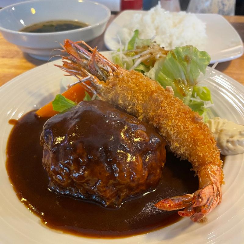 Demiハンバーグと大きなエビフライ(Grill Kitchen APO)