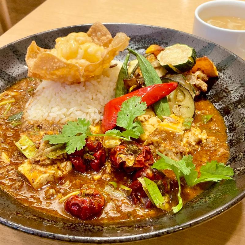 桃花園流スパイス麻婆カリー（エビマヨのせ）(中国料理 桃花園 谷町四丁目店)