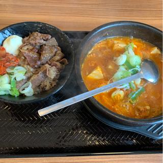 豚キムチスン豆腐とカルビ丼(韓丼 )