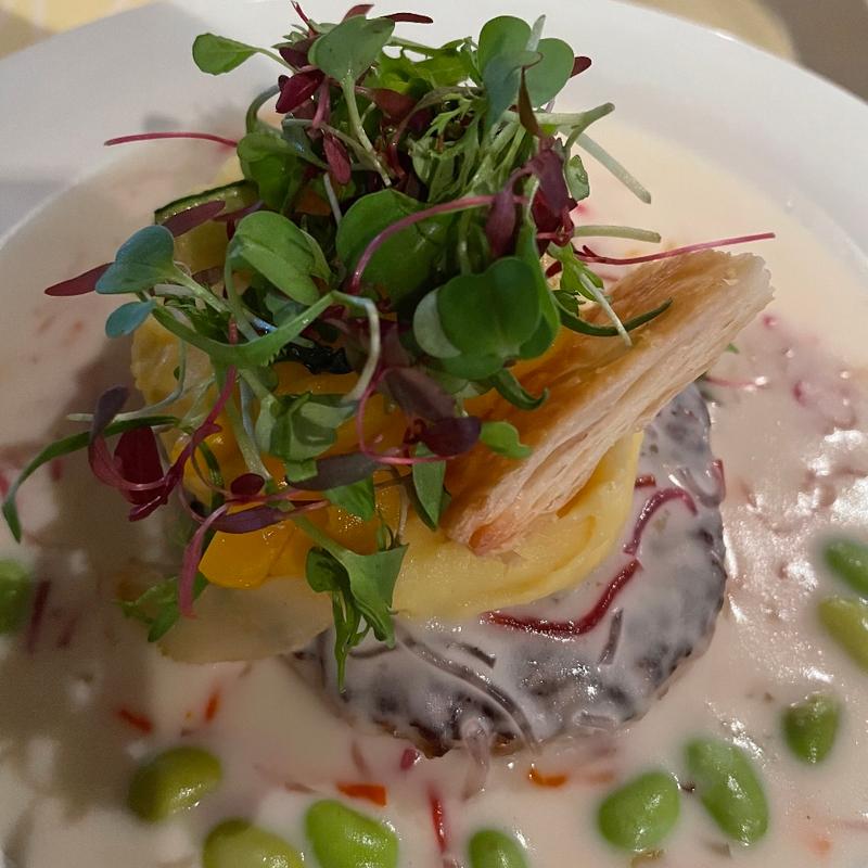 ハンバーグ、柚子胡椒クリームソース　アクアトピアスタイル(東京ディズニーシー ホライズンベイ・レストラン)