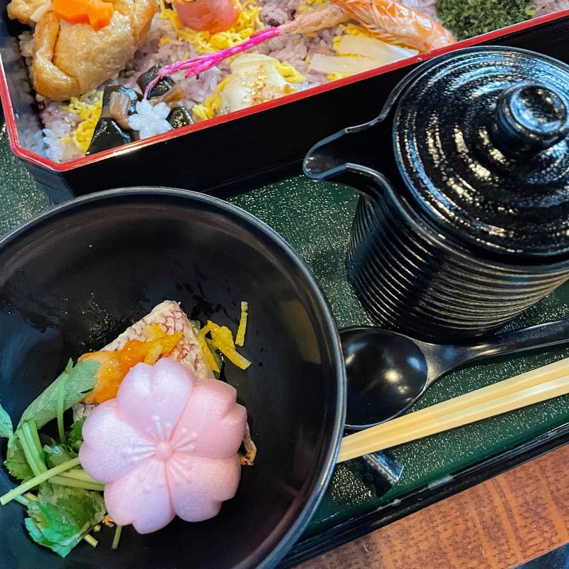 スペシャル膳【椀】真鯛と雲丹の白味噌仕立て、桜海老添え(レストラン櫻(ディズニーシー))