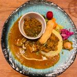 カレー3種盛プレート（副菜付）(スパイスカレーmantra)