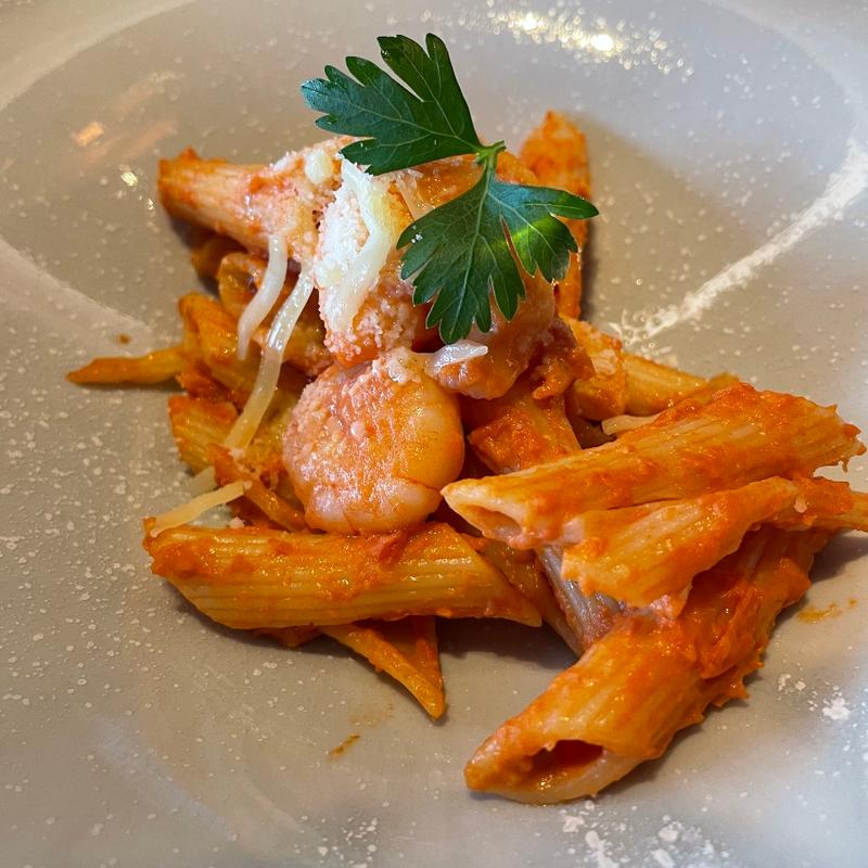 小海老とトマトクリームソースのペンネ(ROTISSERIE BLUE)