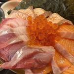 生サーモン炙りサーモン生ぶりいくら丼(海さくら 蝦夷海（えぞうみ）‐EZOUMI‐)