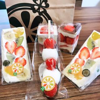 いちごあめとサンド色々(フルーツパーラー大フク)