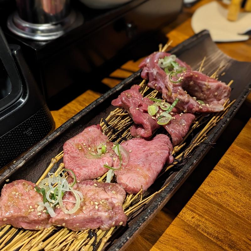 一本タン盛り合せ(炭火焼肉 一丁目)