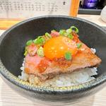 月見ローストビーフ丼(ラーメン専科 竹末食堂)