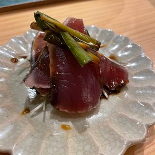 カツオのタタキ ニラ醤油(くら竹)