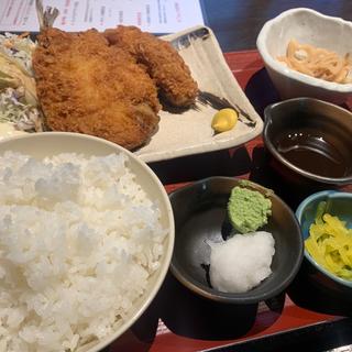 アジフライとカキフライ定食(まるがまる 高田馬場店)