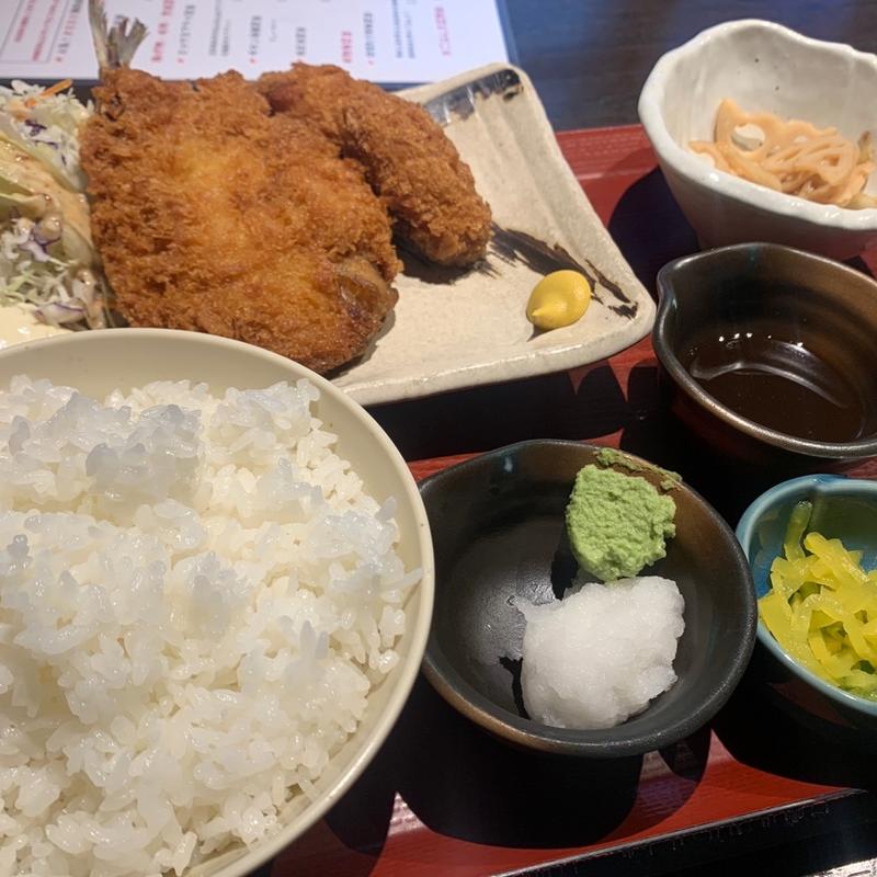 アジフライとカキフライ定食(まるがまる 高田馬場店)