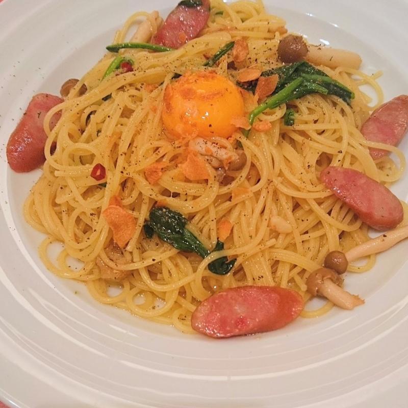 粗挽きソーセージと森のキノコ アーリオ・オーリオ・ペペたま(タパス＆タパス 大森山王店)