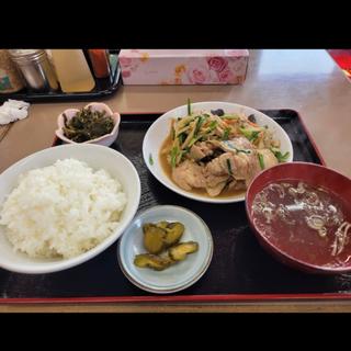 肉ニラ炒め定食(美松食堂)