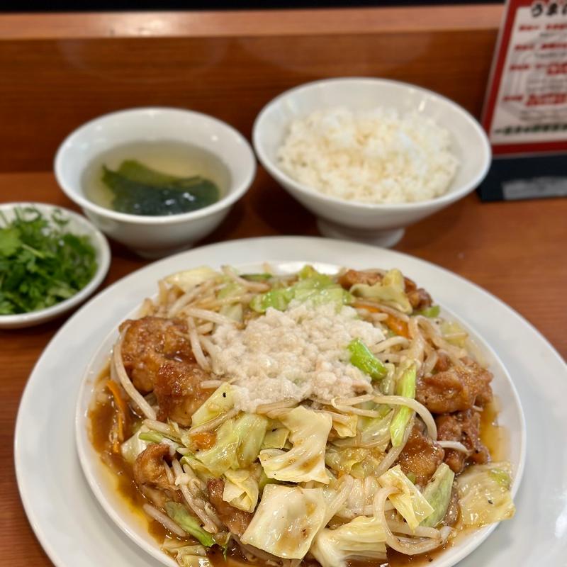 肉中盛り定食・野菜マシ、背脂中油+パクチー(肉野菜炒めベジ郎 池袋東口店)