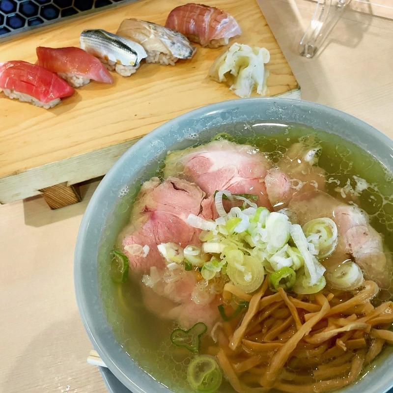 真鯛と煮干しの中華そば＆赤酢握り5貫セット(鮨らぁー麺　釣りきん　本店)