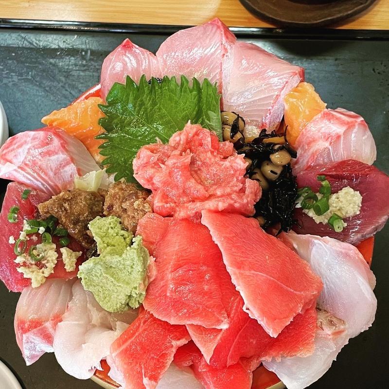 大将おまかせ丼(すし 魚心亭)