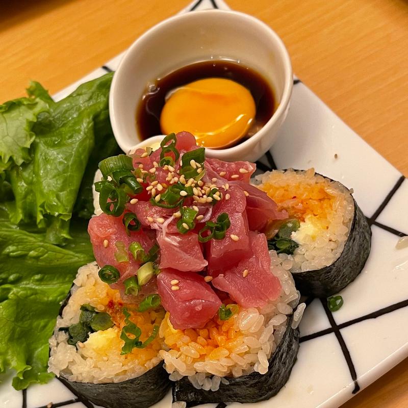 ネギトロユッケ盛りキムチーズ巻き寿司(湊一や 大阪本町駅前店 （ミナトイチヤ）)