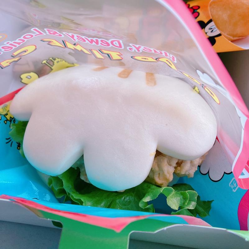 グローブシェイプ・エッグチキンパオ(ヒューイ・デューイ・ルーイのグッドタイムカフェ)