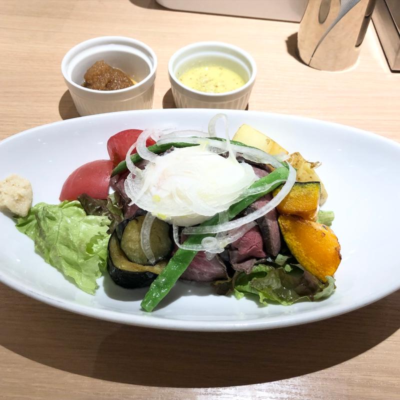 彩り揚げ野菜のローストビーフ丼(イタガキ フルーツ カフェ （ITAGAKI FRUIT CAFE）)