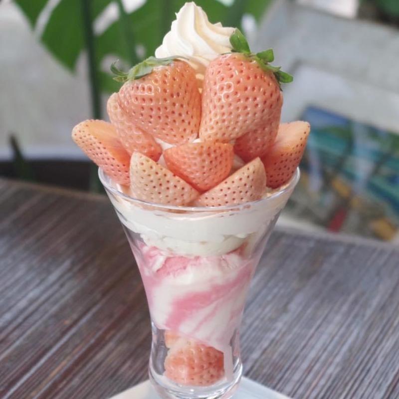 ホワイトストロベリーパフェ(プリンス オブ ザ フルーツ)