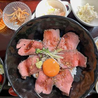 ローストビーフ丼(日向酒 HINATAZAKA)