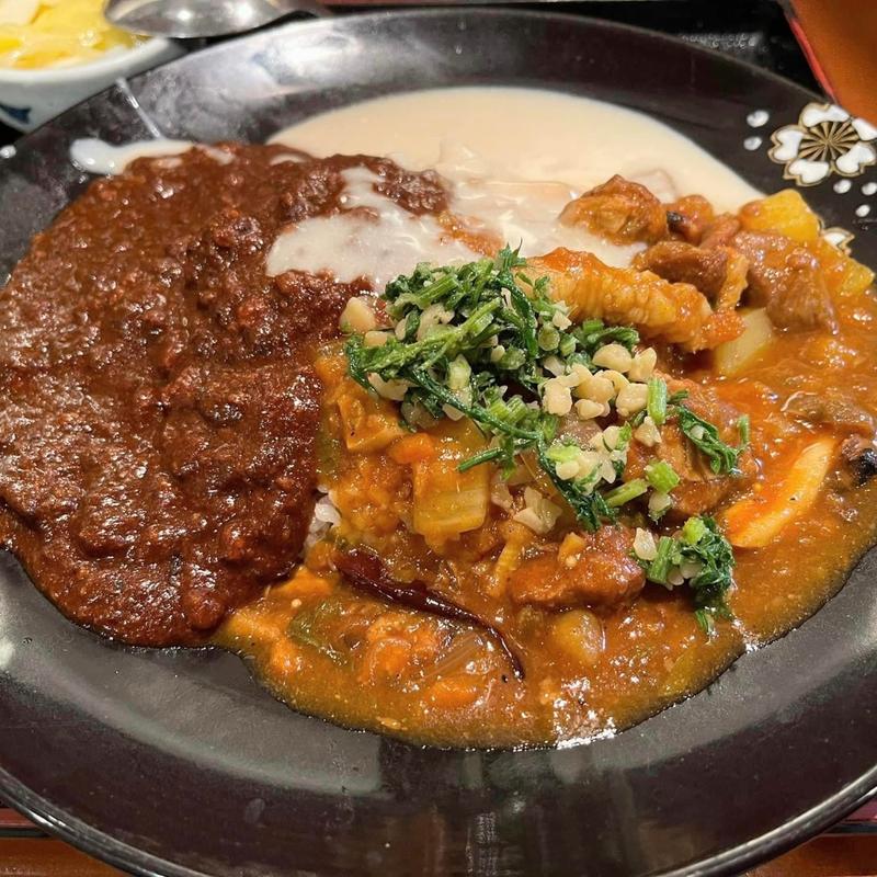 豚バラ肉と完熟トマトカレー(肥後橋南蛮亭)