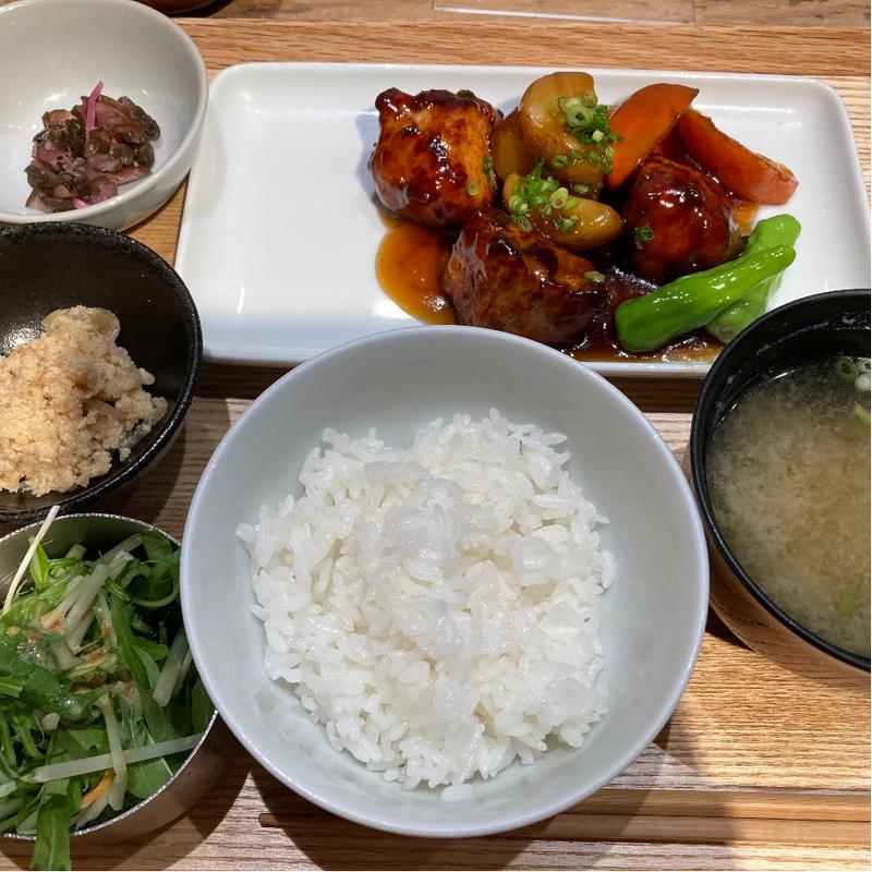 【週替り定食】つくば鶏の黒酢炒め定食(MUJI Diner 銀座)