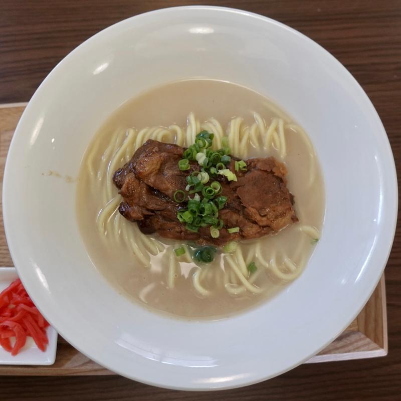 軟骨ソーキそば(てぃーだ食堂)