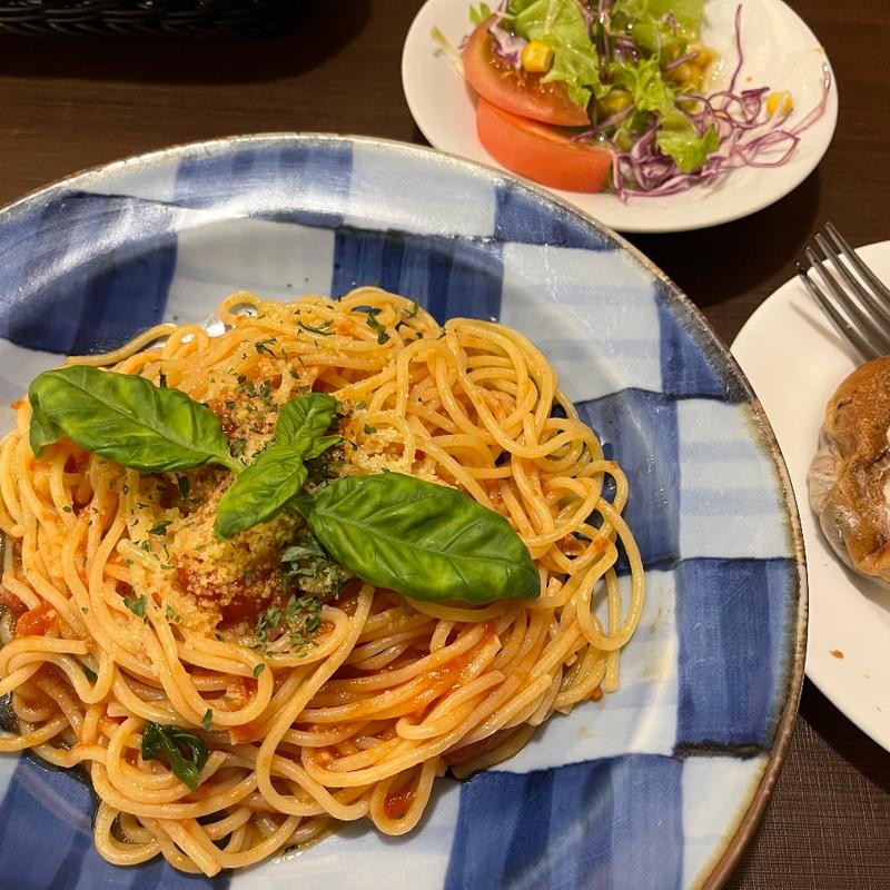 フレッシュバジルのトマトソース　ランチセット④(鎌倉パスタ ゆめタウン博多店)