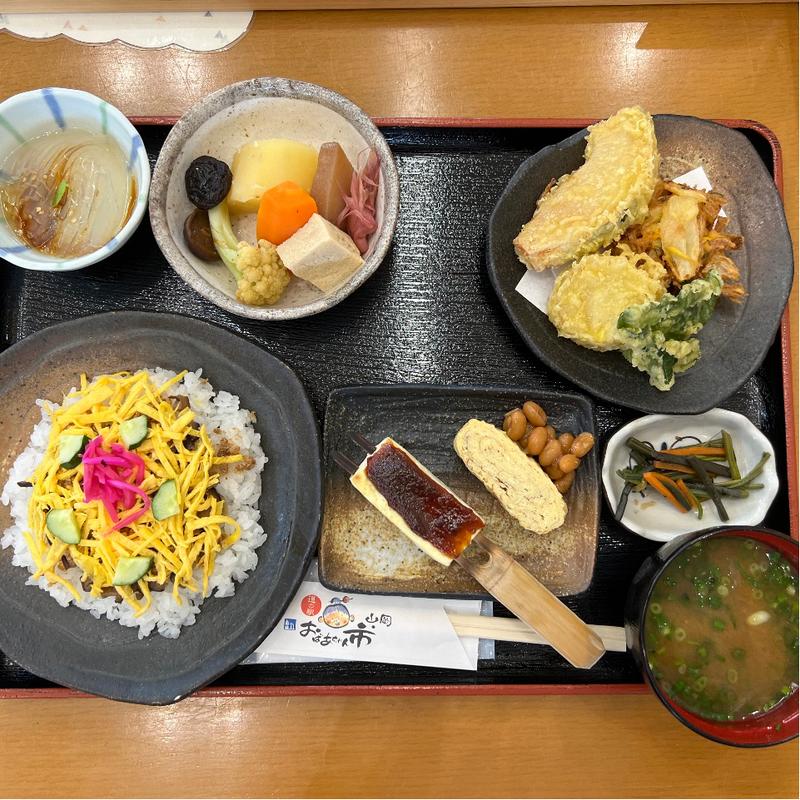 ちらし寿司定食？(道の駅 おばあちゃん市・山岡)