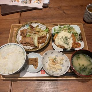 豚肉辛味炒めとチキン南蛮定食(うまやJR宮崎シティ)