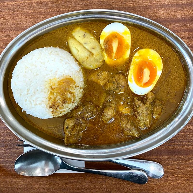 大山鶏スパイスカレー ゆで卵 大盛り(CAFE RADIO MAGIC)