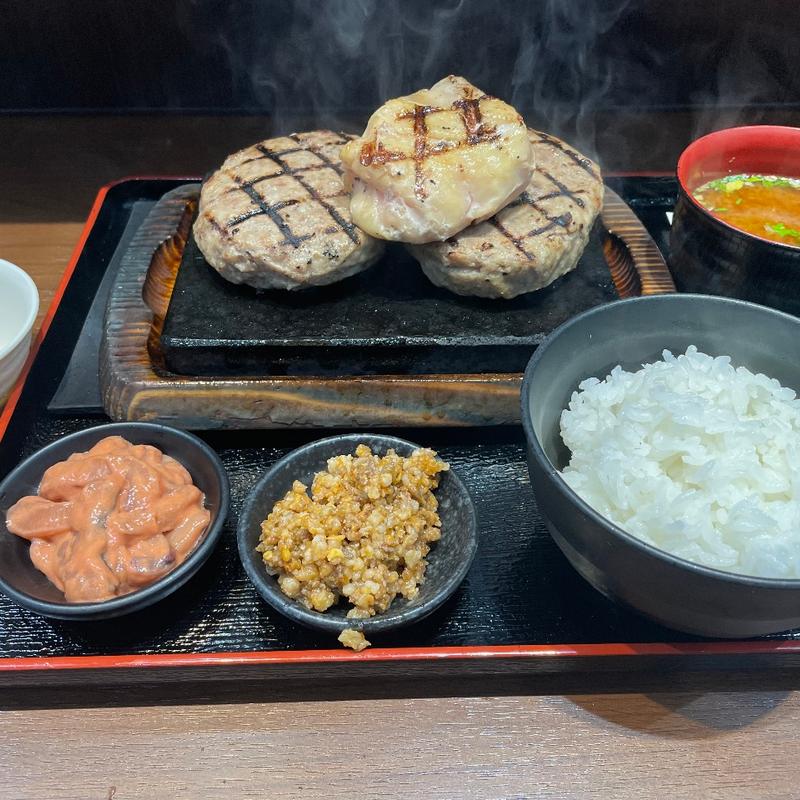 粗挽きハンバーグ(ダブル)(感動の肉と米 岩倉店)