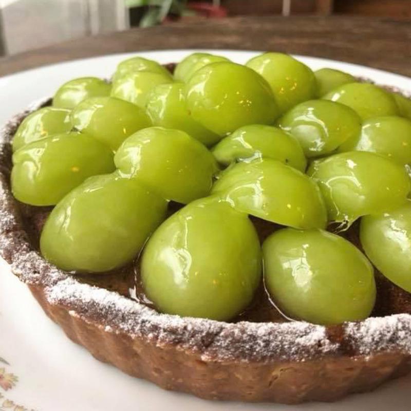 シャインマスカットのタルト(イリヤプラスカフェ＠カスタム倉庫)