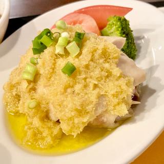 蒸し鶏のジンジャーソース(中国菜 feve. (フェーブ))