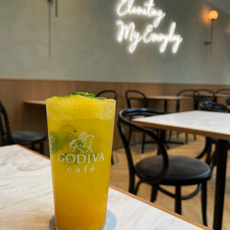 マンゴー＆カカオフルーツソーダ(GODIVA cafe Hibiya)