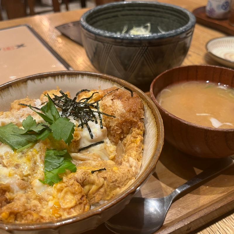 カツ丼(トンカツX ムスブ田町店)