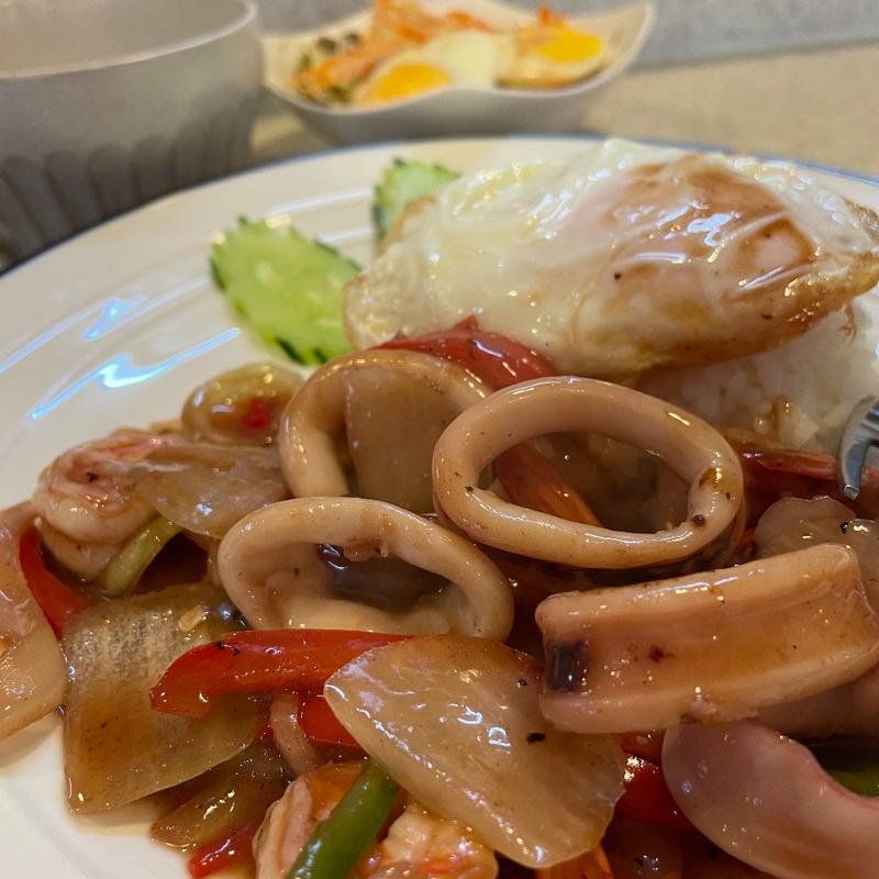 イカエビガパオ(バンコクタイ料理サワディー)