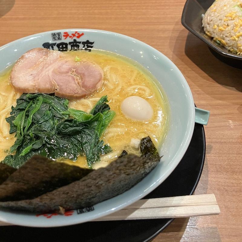 ラーメン(横浜家系ラーメン 町田商店 戸塚原宿店)