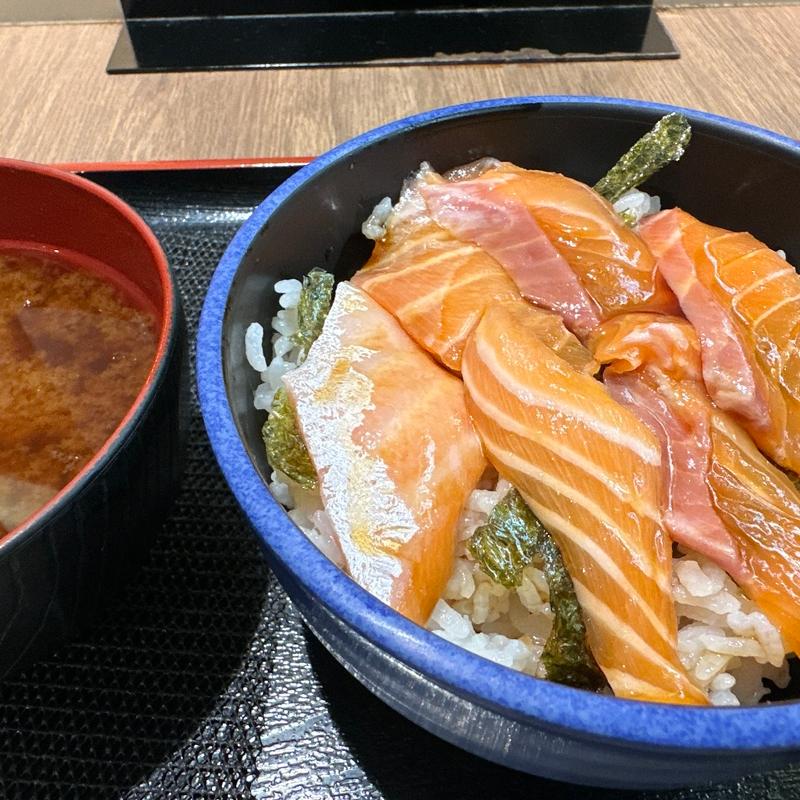 サーモン丼(海鮮丼の駅前 阪神梅田店)