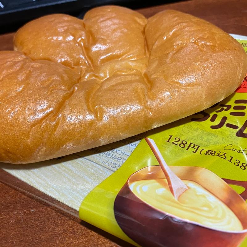 ファミマ・ザ・クリームパン(ファミリーマート 中洲二丁目店 （FamilyMart）)