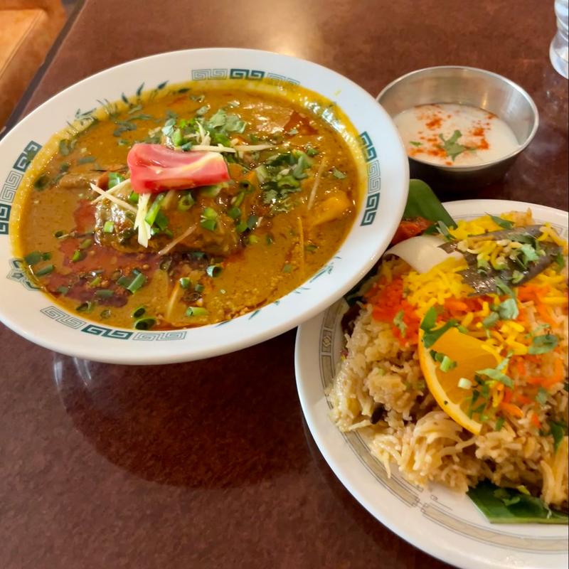 ニハリセットとハーフラムビリヤニ(ハリマ ケバブ ビリヤニ （Halima kebab biryani）)